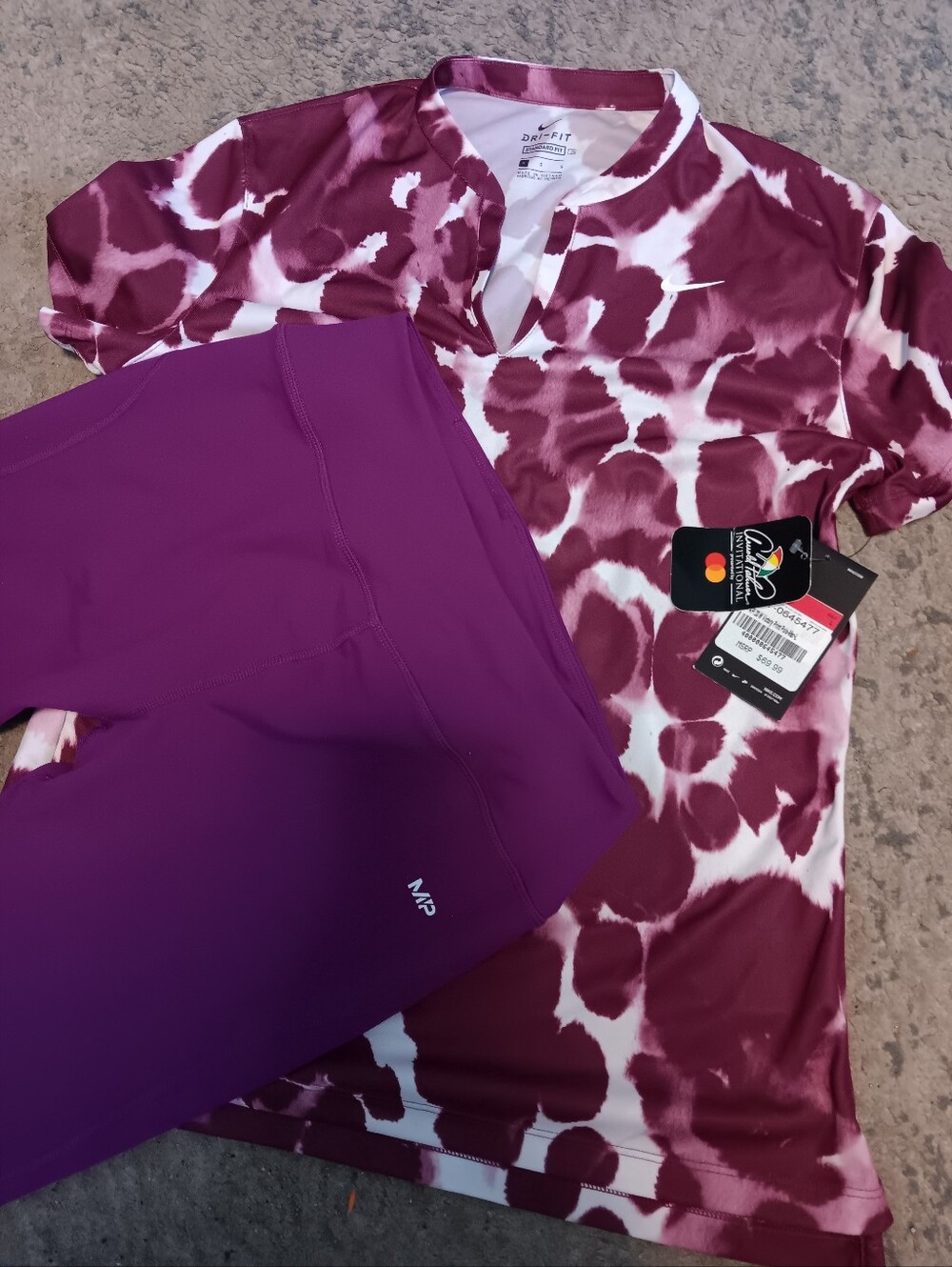 Nike Womenโs Maroon & White Printed Active Top with Magenta Leggings